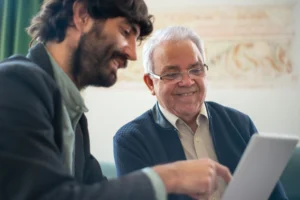Holding familiar y relevo generacional en una empresa familiar