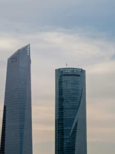 Holding en España y estructura empresarial bajo el artículo 21 LIS